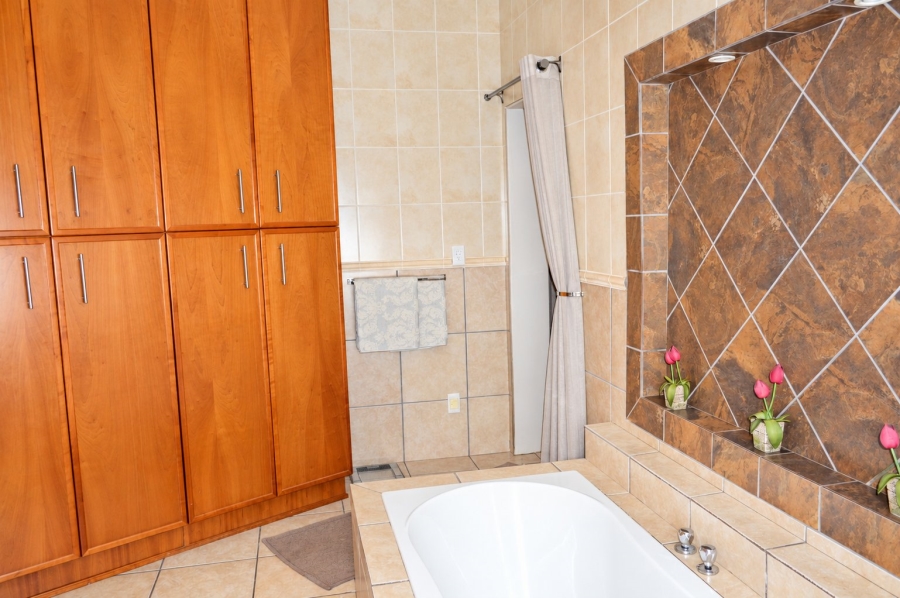 3 Bedroom Property for Sale in Roosheuwel North West
